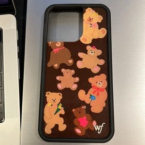 Wildflower teddy bear case iPhone 13 Pro
